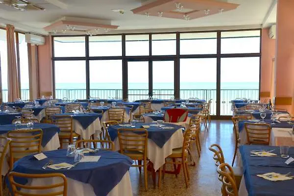 Hotel Diplomat Marine à Cattolica 3*,